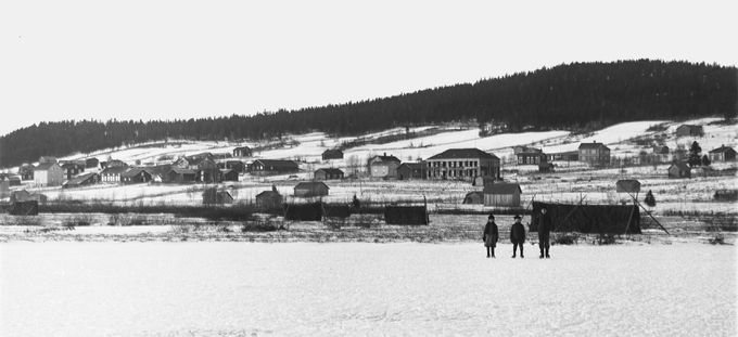 Östra träsket 1925.
Vinterhässjor står kvar vid stranden.