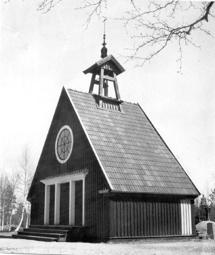 Gravkapellet på Kyrkogården byggdes 1922. Är riven och ersatt av en klockstapel.