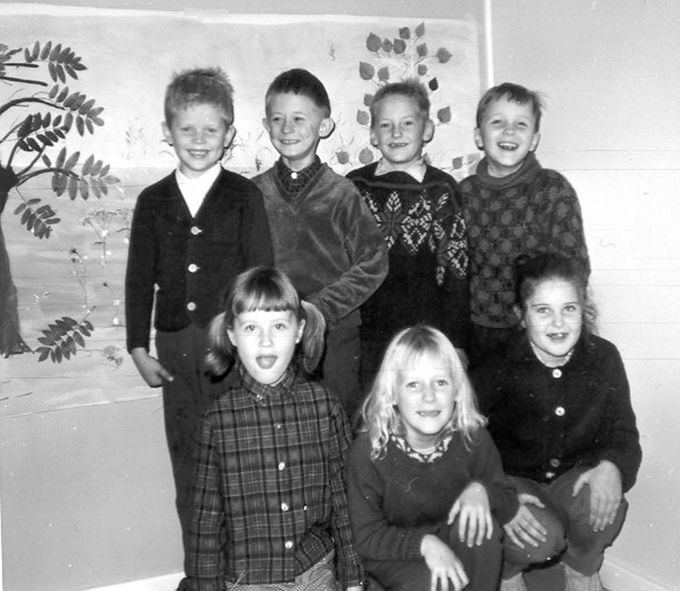 Årskurs 1 i Glommersträsk.  Lars Lidén, Kerstin Hedlund, Kerstin Karlsson, Eva Bergström, Roger Lindblom