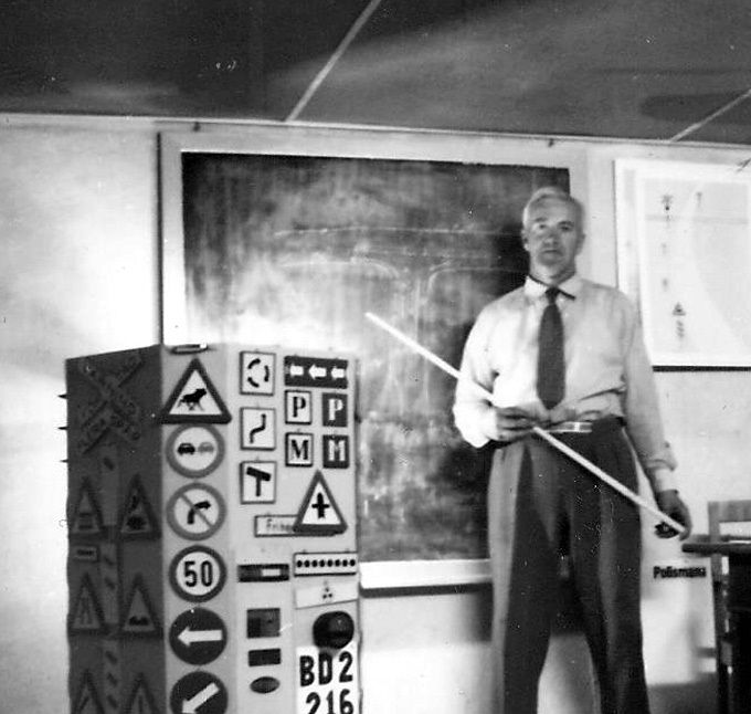 Bilskolläraren Ruben Oskarsson 1956.