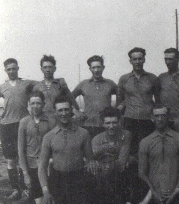 Fotbollslag med Erhard, Harald, och Georg Vikberg m.fl.