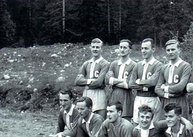 Glommers A lag tidigt 60-tal. Bakre raden. fr v. Ingemar Edström, Thure Berggren, Martin Grundström, Bertil Edström, Roland Berggren och Staffan Edström. Främre raden. Henrik Johansson, Lennart Granberg, Lennart Lindström, Kjell Larsson, Ivan Abrahamsson, Sven -Olov Lundqvist.