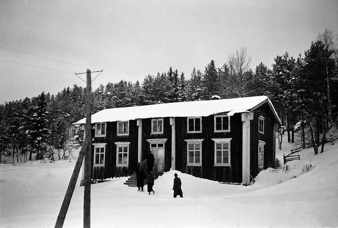 Samling till styrelsemöte i Hängengården 20 mars 1937. Hembygdsföreningen bildades. Foto Karl Nordlund Hällberg.