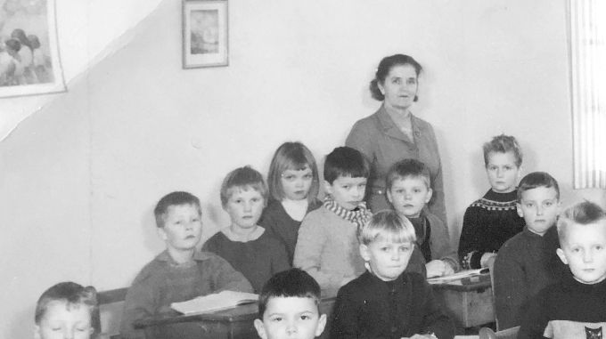 Första klass  födda 1952. Lärarinnan är Alma Granlund.